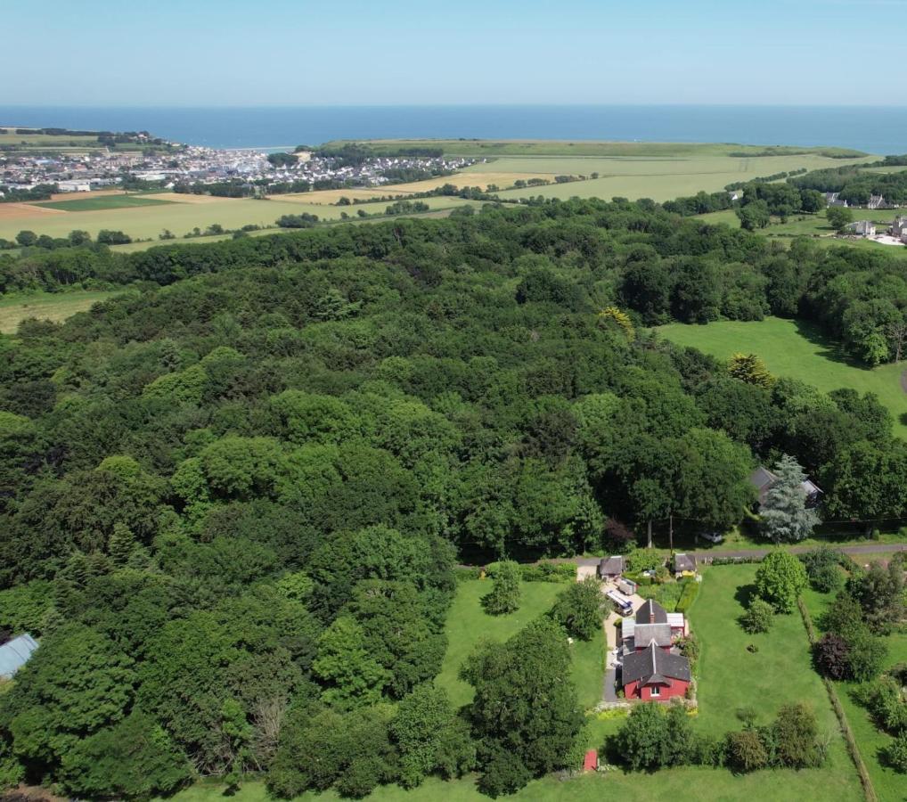 Maison De Campagne Lumineuse Spacieuse Dans Impasse Au Calme A Proximite D'Un Chateau Deux Verandas Grand Jardin Cabane Pour Velos, Pres Port En Bessin Et Bayeux, Proche Plages Du Debarquement Commes Exterior foto